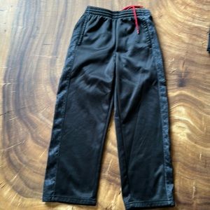 Jordan brand boys jogger pants/therma-fit